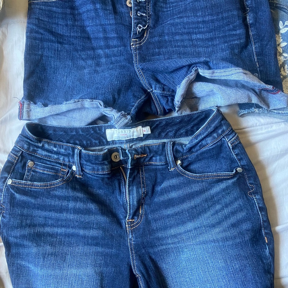 Bundle of 3 torrid shorts and one blouse